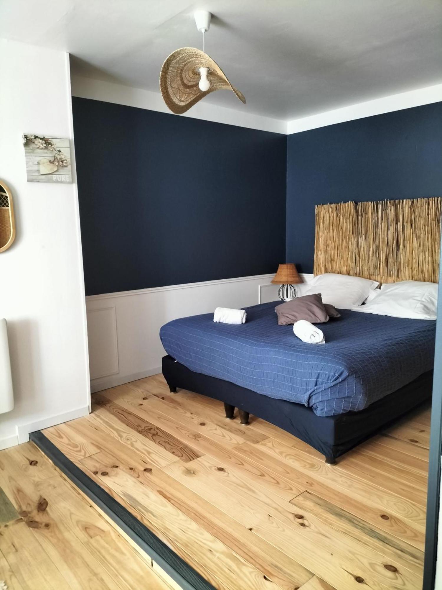 Hotel Les 2 Tours Chenay  Exterior foto